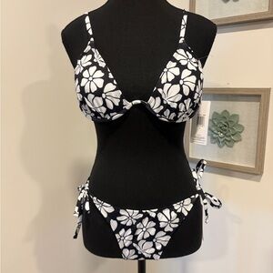 Hurley Black & White Floral B/C Cup Bikini With Underwire NWT!